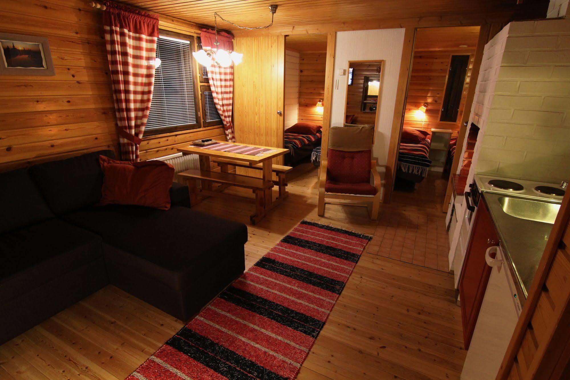 Seita Moekki, Aekaeslompolo Villa Buitenkant foto